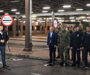 Terespol. Konferencja prasowa ministra Marcina Kierwińskiego.