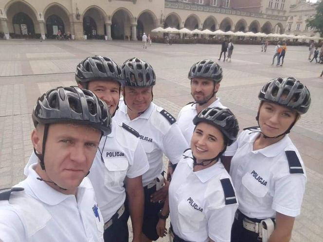 Policjantki i policjanci pilnują porządku... na rowerach