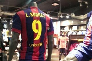 Sprzedają koszulki Luisa Suareza w Barcelonie. Transfer coraz bliżej? [ZDJĘCIA]