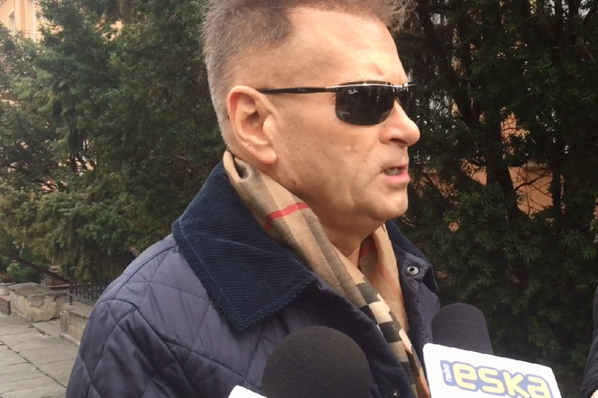 Rutkowski rozmawiał z dziennikarzami pod komendą policji