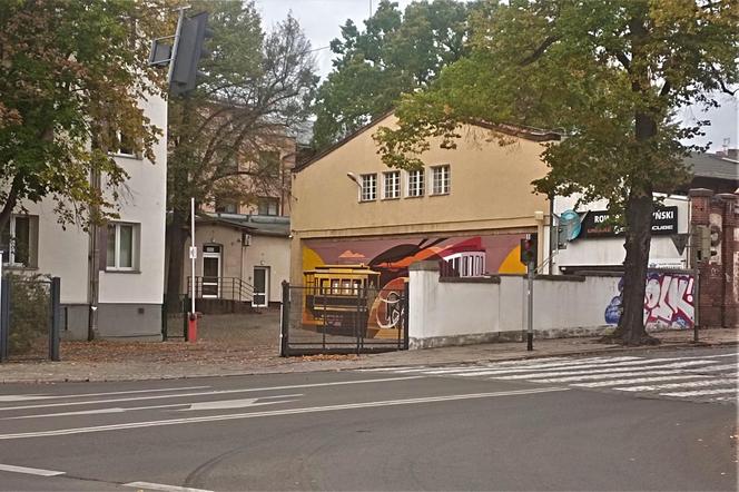 Nowy mural na zabytkowej zajezdni tramwajowej