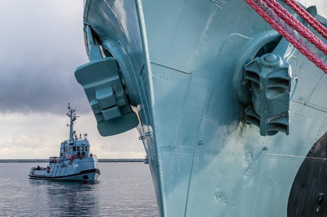 ORP Błyskawica opuściła swoje miejsce przy nabrzeżu w Gdyni
