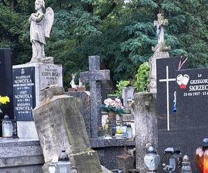 Tak wygląda grób Grzegorza Skrzecza. Jeden szczegół doszczętnie rozrywa serce. Piękny symbol