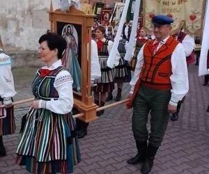 Były minister rolnictwa Robert Telus wziął udział w wielkanocnej procesji