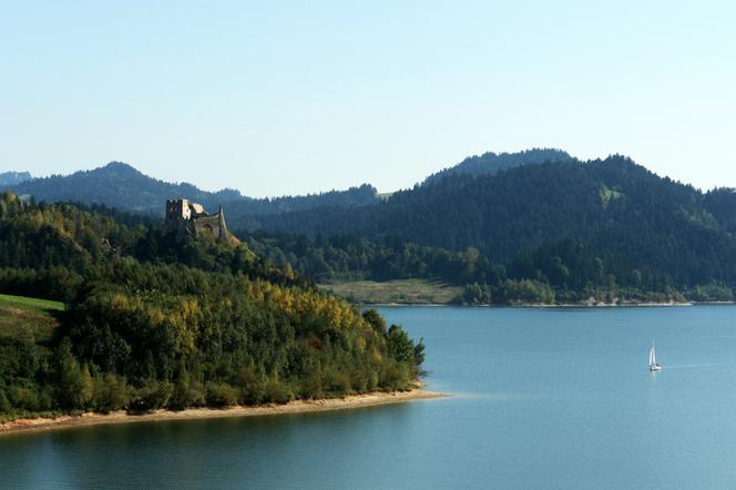 Zamek nad Jeziorem Czorsztyńskim