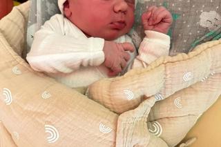 Minister Marcin Warchoł został tatą po raz czwarty! Witamy Kingę na świecie 