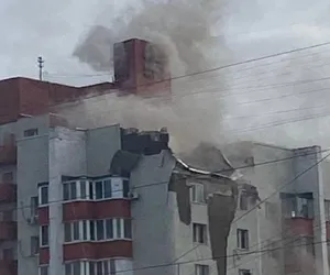 Silne eksplozje w Biełgorodzie. Rosjanie chcieli uderzyć na Charków, trafili we własny blok [ZDJĘCIA]