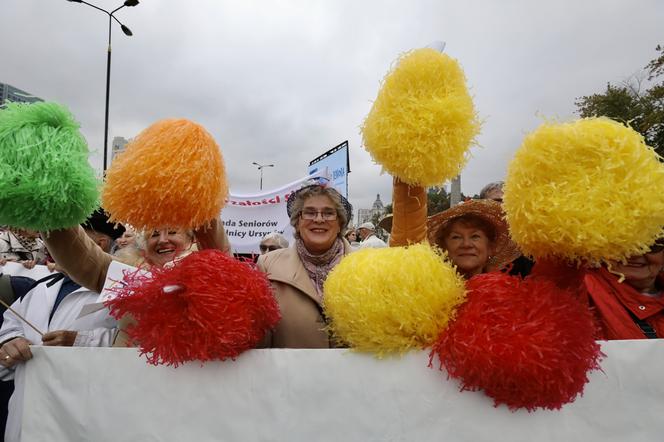 Dzień Seniora Warszawskiego. Ulicami Warszawy przeszła Parada Seniorów!