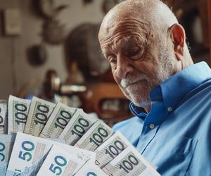 Chcą zlikwidować 800 plus i dodatki dla seniorów