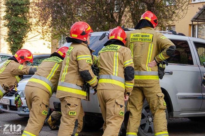 Zabrze: 42-latek przygnieciony przez samochód osobowy