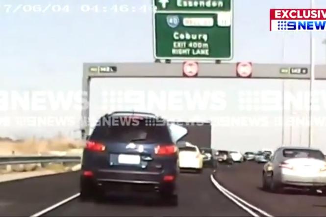 Spadający znak drogowy w Australii
