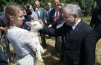 Jarosław Kaczyński w gospodarstwie w Kubalinie