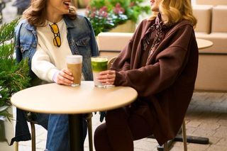 Wiosenne menu Starbucks rozkwita dzięki nowym napojom  o smaku lawendy!