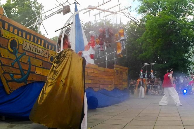 "Kosmiczna Podróż Guliwera" na placu Solidarności