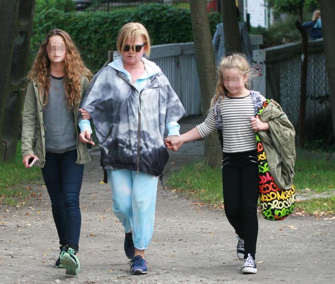 1PUBBL_KATARZYNA FIGURA Z CÓRKAMI