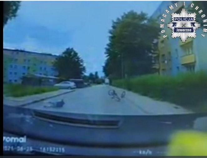 7-latek na rowerze wjechał pod samochód! Dziecko było bez opieki