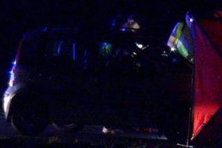 Koszmar pod Żyrardowem. 43-latek potrącony przez tira i samochód. Nie żyje