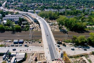 Koniec czekania na szlabanach. Rewolucja na Chełmżyńskiej. Zobacz, jak powstaje nowy wiadukt za miliony