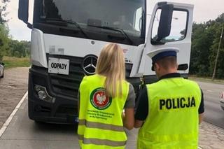 Transporty odpadów. Policja kontrolowała przewożące auta