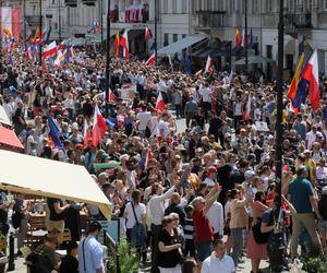 Stołeczny Ratusz: W marszu idzie pół miliona Polaków