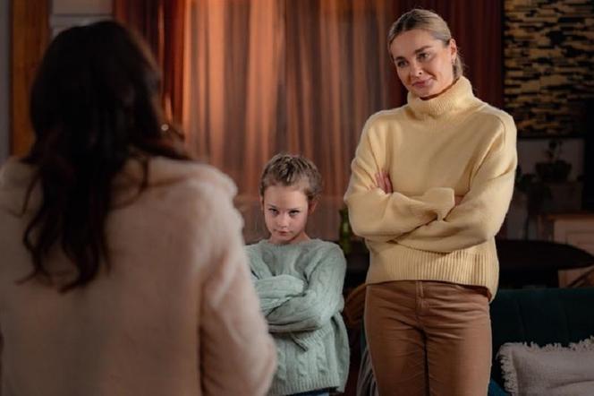 Przyjaciółki 23 sezon odc. 267. Dorotka (Agnieszka Sienkiewicz-Gauer), Inga (Małgorzata Socha), Marysia (Zofia Cybul)
