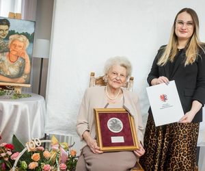 Zwiedziła pół Europy! Pani Genowefa skończyła właśnie 100 lat i czerpie z życia garściami