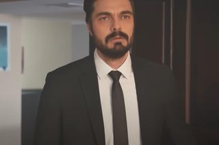 Dziedzictwo odcinek 740: Yaman jest poirytowany wizytą Kubilaya. Nie jest w stanie znieść jego zainteresowania Naną