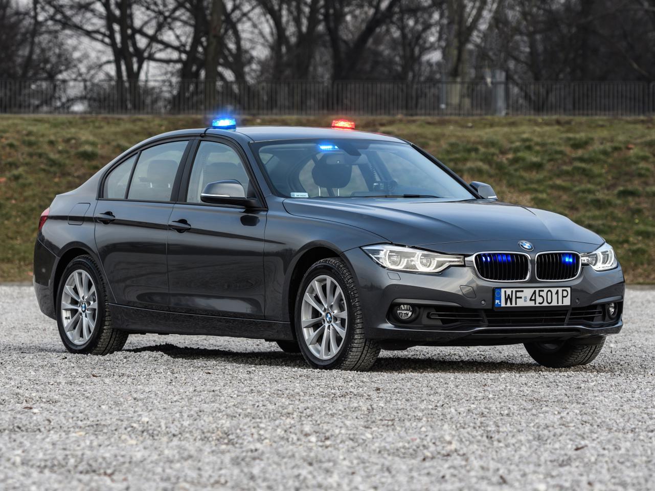 Nieoznakowany radiowóz BMW 330i xDrive