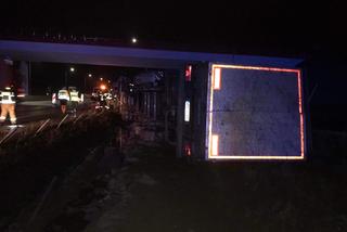 Autostrada A1 w Częstochowie zablokowana. Ciężarówka leży na jezdni