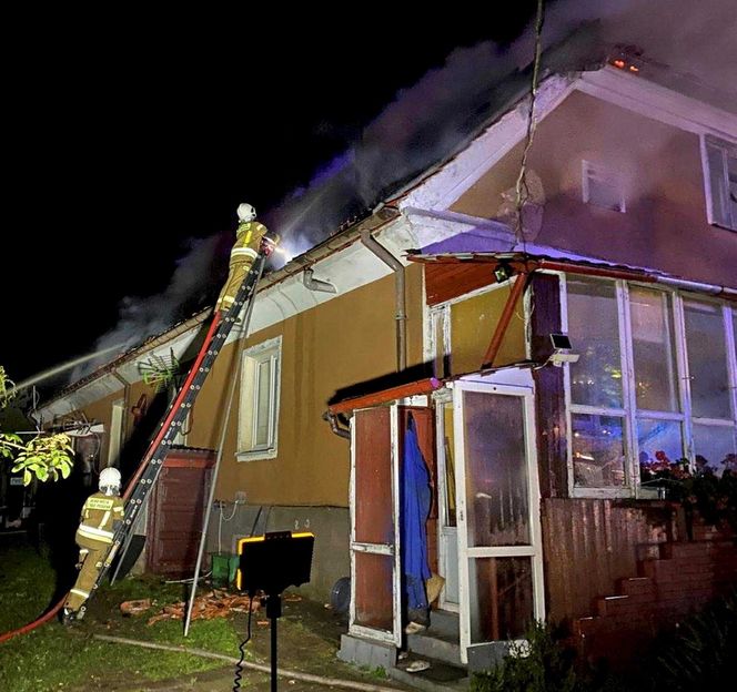 Tragedia pod Kętrzynem. 13-latka i mężczyzna zginęli w pożarze domu