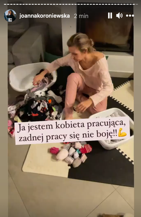 Joanna Koroniewska segreguje skarpety męża