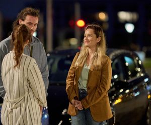 Na Wspólnej odc. 4082. Kasia (Julia Chatys), Piotr (Krzysztof Świłpa), Greta (Klaudia Łapot)