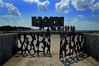  Skandaliczna aukcja w Niemczech. Artefakty z Katynia i Majdanka miały trafić pod młotek