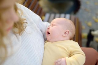 Gorszy sen to dobry znak dla rozwoju niemowlaka? To musisz wiedzieć o regresie snu