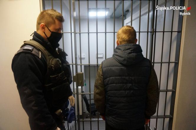 Rybnik: 19-letnia nożowniczka STERRORYZOWAŁA pracownicę sklepu. Było niebezpiecznie!