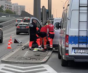 Śmiertelny wypadek w Warszawie. Nie żyje młody mężczyzna, auto prowadził jego teść