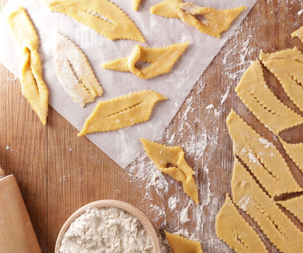 Czy ciasto na faworki można przygotować dzień wcześniej?