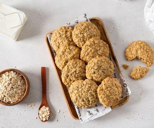 Wegański przepis na ciasteczka owsiane skradł moje serce. Robię je z 3 składników i są gotowe w 15 minut 