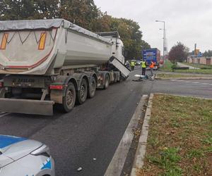 kolizja TIR-ów na ulicy Estkowskiego w Lesznie