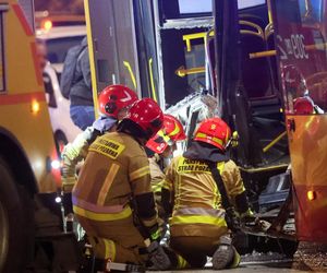 Wypadek z udziałem autobusu i ciężarówki w Warszawie (23.10.2025)