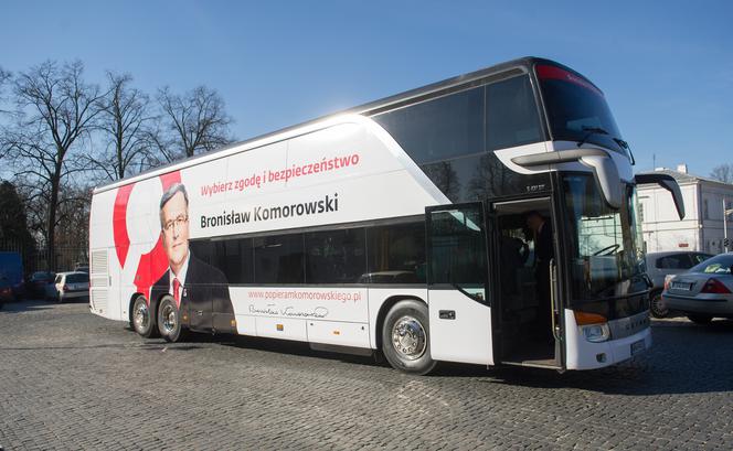 Oni prowadzili kampanię z autobusów