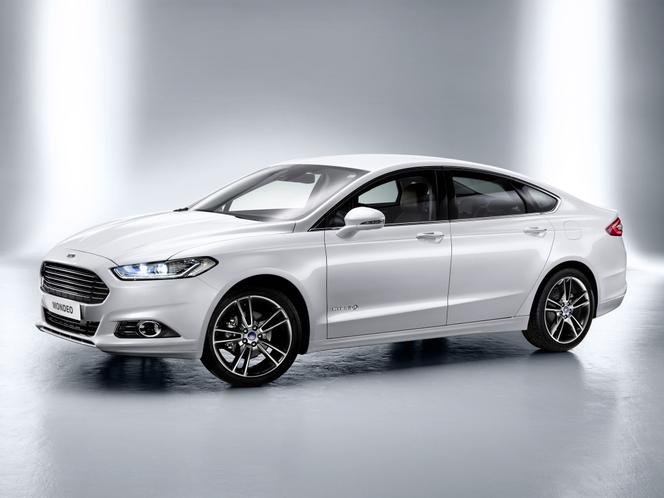 Ford Mondeo Hybrid 2015