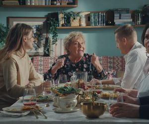 M jak miłość odc. 1881.Paweł (Rafał Mroczek), Franka (Dominika Kachlik),Barbara (Teresa Lipowska), Marysia (Małgorzata Pieńkowska),Rogowski (Robert Moskwa), Bartek (Arkadiusz Smoleński), Dorota (Iwona Rejzner)