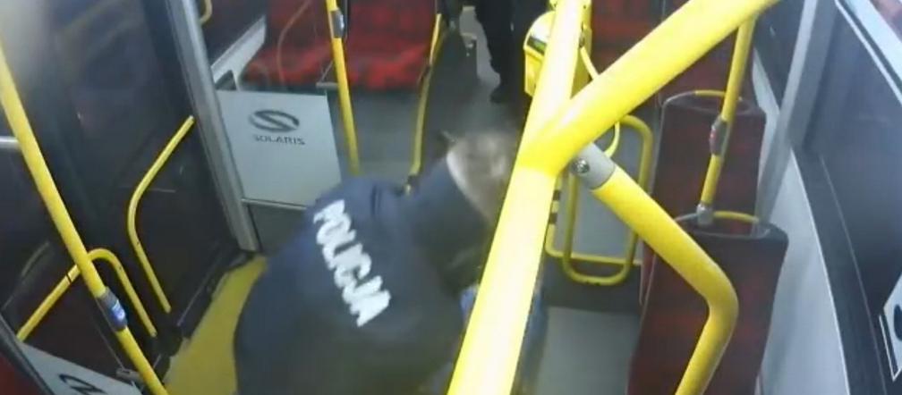 Dramatyczna akcja policji, w autobusie reanimowali mężczyznę