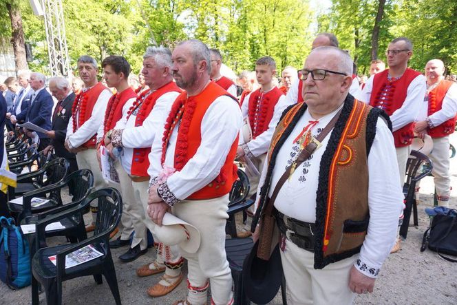 Pielgrzymka mężczyzn do Piekar Śląskich 2025. Tysiące wiernych na Kalwaryjskim Wzgórzu