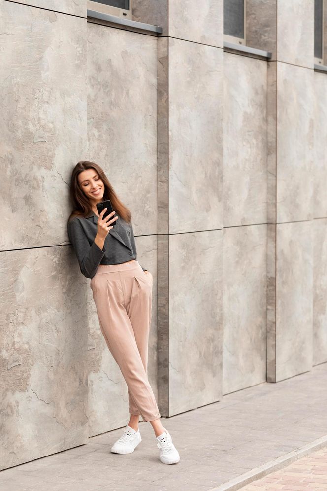 Nietypowe zestawy, które będą hitem tego sezonu. Sprawdź, czy masz je w swojej szafie