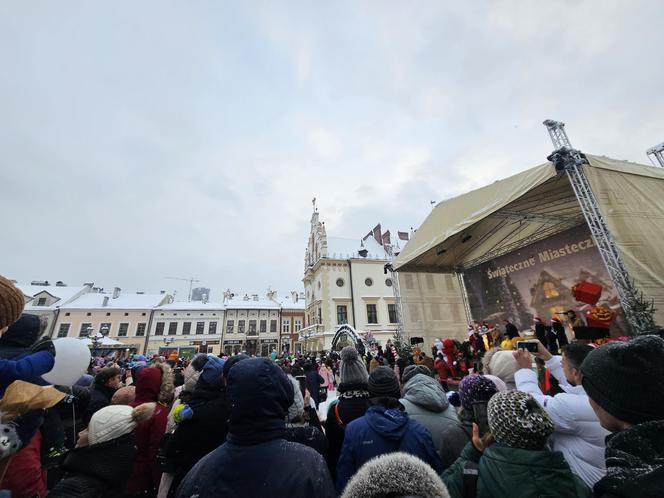 Jarmark Bożonarodzeniowy w Rzeszowie. Parada św. Mikołaj 2023 