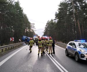 Zderzenie czołowe samochodów w Tworogu. 18-latek zabrany śmigłowcem LPR