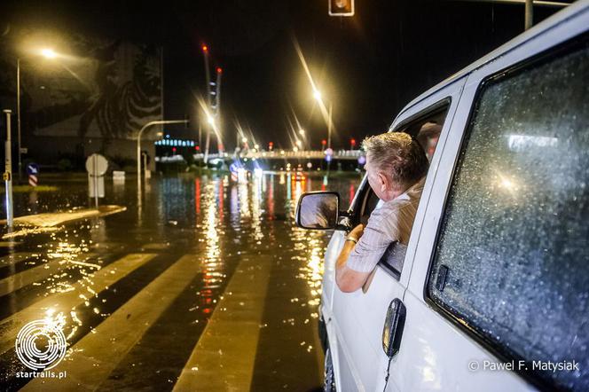 Poznańskie ulice zalane przez intensywne ulewy - niezwykłe zdjęcie!