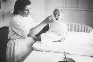 Dziecko w żłobku fabrycznym; 1946 - 1948 r.